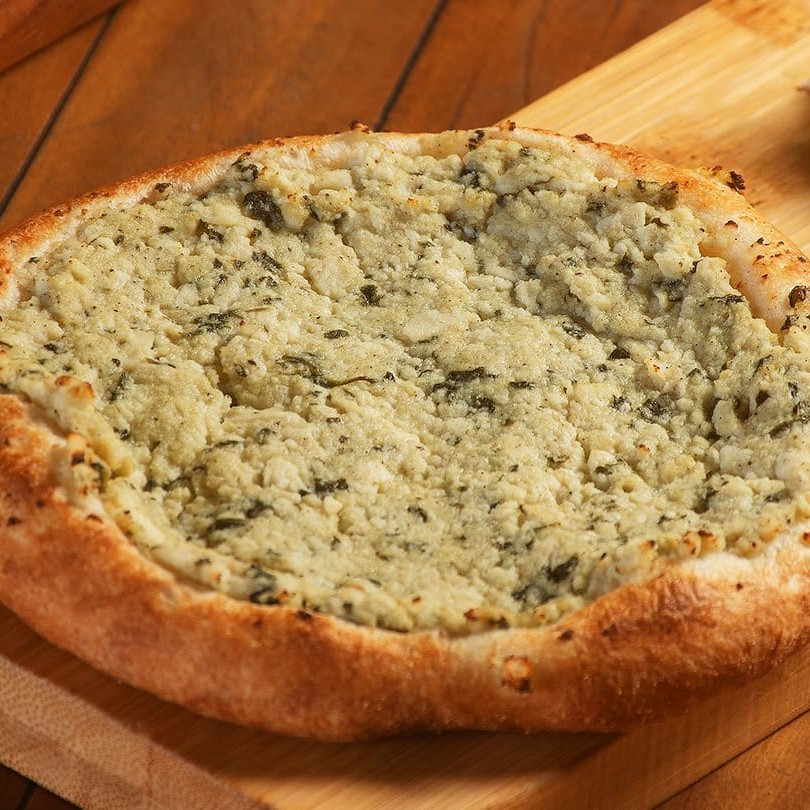 Esfirra de espinafre com creme de ricota