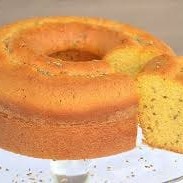 Delicioso bolo de fubá com erva doce com aproximadamente 18 cm.
