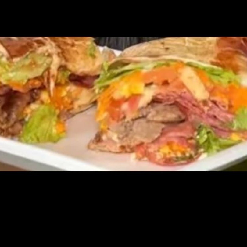 Bacon,ovo,Calabresa, queijo , presunto, contra filé,milho , batata, alface e tomate