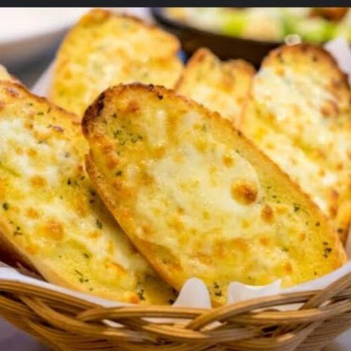 Delicioso pão francês com uma leve camada de manteiga.  Levado a chapa pelo lado interno!! Não Prensado!!!