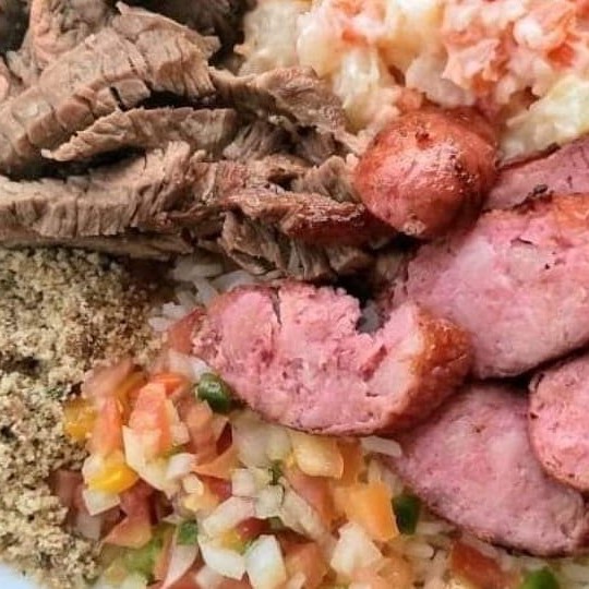 Arroz, Maionese,  farofa e vinagrete Obs: até 3 und de carne