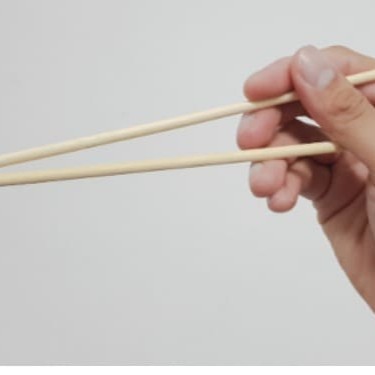 Enviamos quantidade de Hashi de acordo com tamanho do seu pedido, caso queira acrescentar, é só pedir.