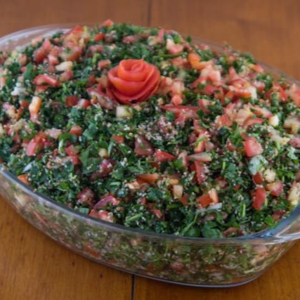 Tomate , salsa , cebola e trigo