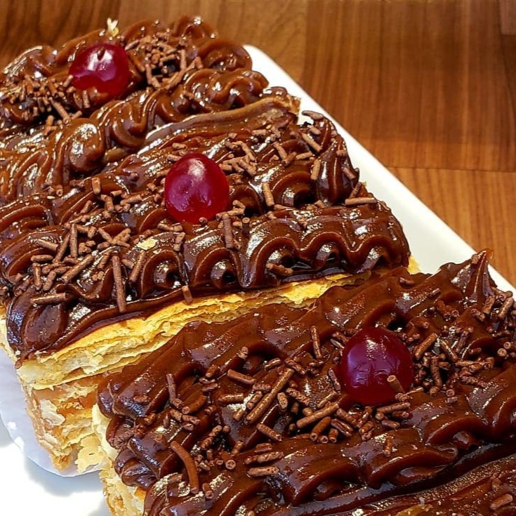 Massa folheada com recheio de chocolate