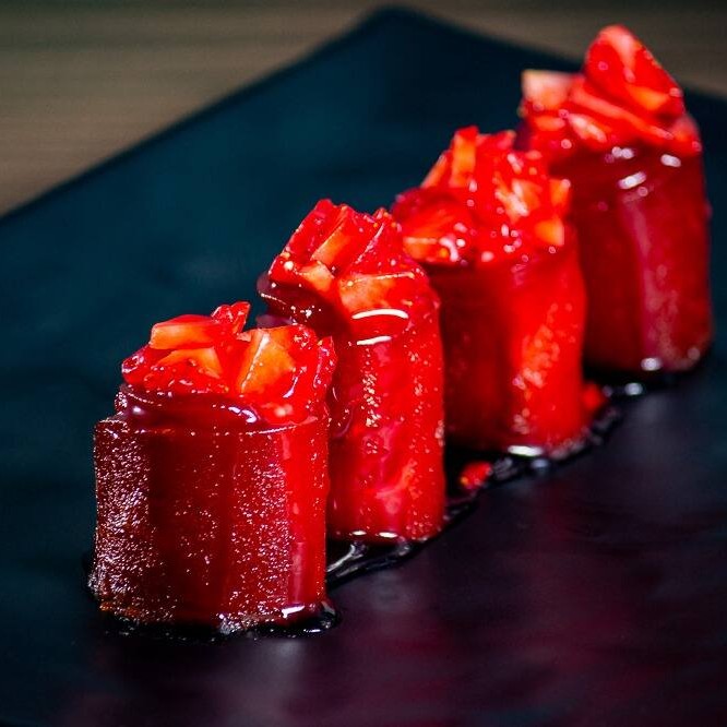 Goiabada cream cheese e morango com calda de morango

Temos várias opções deliciosas e diferentes para adoçar o seu Dia! Cada sobremesa foi pensada para surpreender o seu paladar com muito sabor e originalidade. Escolha a sua favorita e se permita esse momento doce!