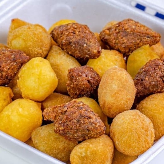 Você tem Aqui as segunites Opções: Coxinha Bolinhas de Queijo Risole de Presunto e Queijo Bolinha de Calabresa Kibe Bolinho de Mandioca com queijo Croquete são mini Salgados de 10gramas Fritos na hora e Com a Qualidade Que só você Merece. combo hamburguer week.