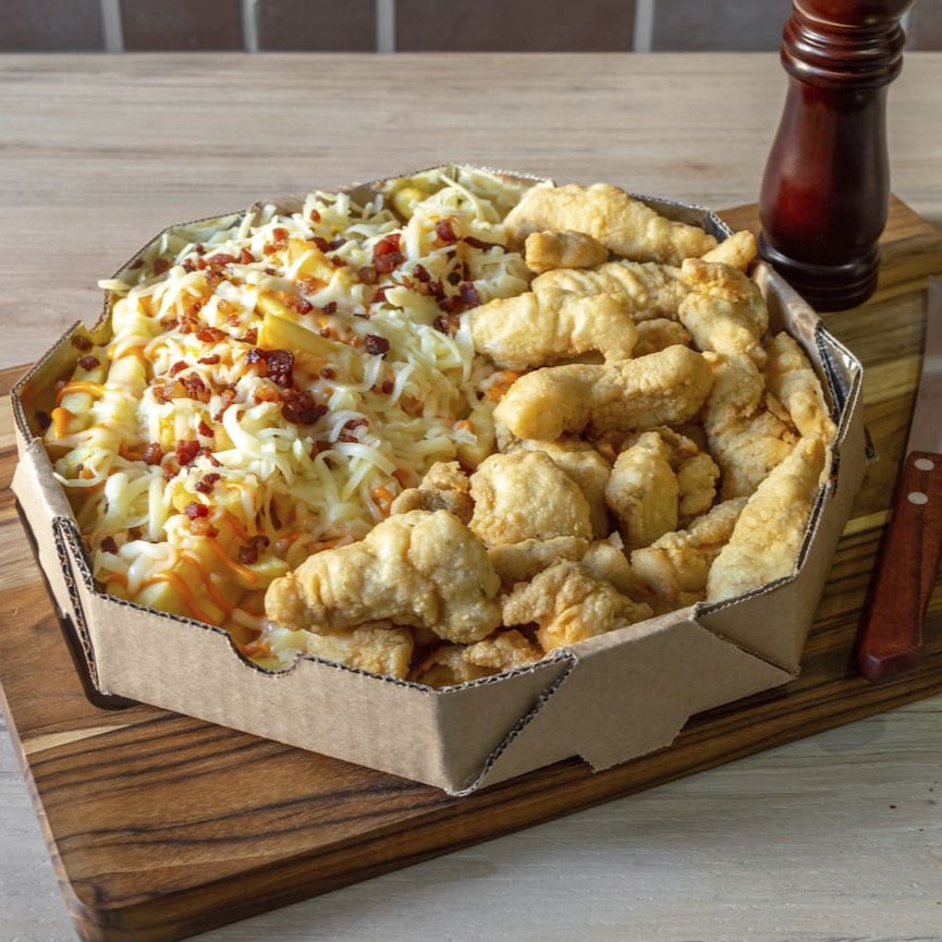 Gurjão de peixe empanado e crocante, com tempero especial, servido com nossa irresistível batata mania coberta com cheddar, mussarela e bacon. Uma porção generosa e deliciosa para compartilhar!