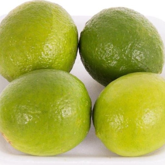 Apresentamos a nossa bandeja de Limão, contendo 4 unidades frescas e selecionadas diretamente do nosso Hortifruti. Cada limão é cuidadosamente escolhido para garantir a máxima qualidade, oferecendo um sabor cítrico e refrescante. Ideal para adicionar um toque de acidez em seus pratos favoritos ou para preparar uma limonada revigorante. Aproveite esta oferta e traga um pouco mais de frescor e sabor para a sua cozinha.