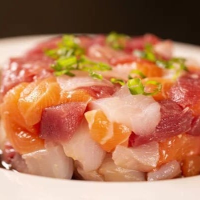 Delicioso Tartar Misto com produtos frescos.