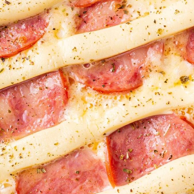 São 45cm de muuuito recheio e sabor pra você saborear com até 4 pessoas... Pizza gigante salgada + bebida (suco 1l ou refri 2l)