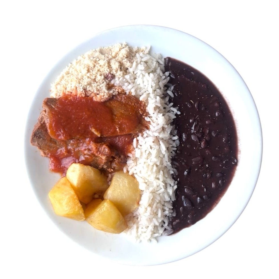 Acompanha arroz, feijão, batata cora da e farofa de bacon.