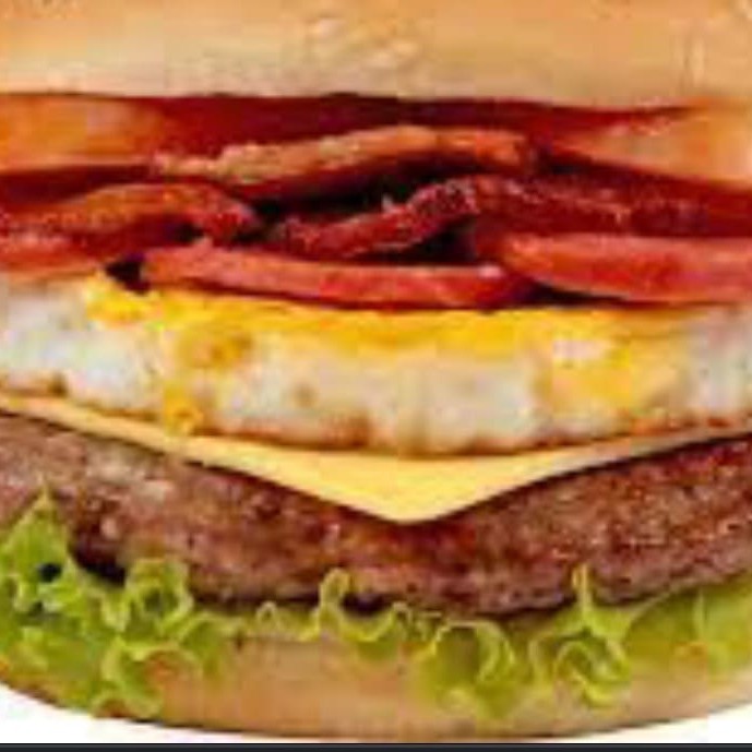 Pão, carne, queijo, ovo, calabresa, alface, molhos e batata palha