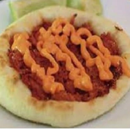 Calabresa, Cebola, Salsinha, Cheddar.