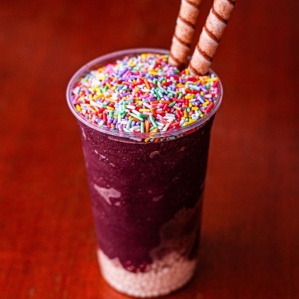 1 copo de 500ml com complementos e coberturas para saborear seu açaí.