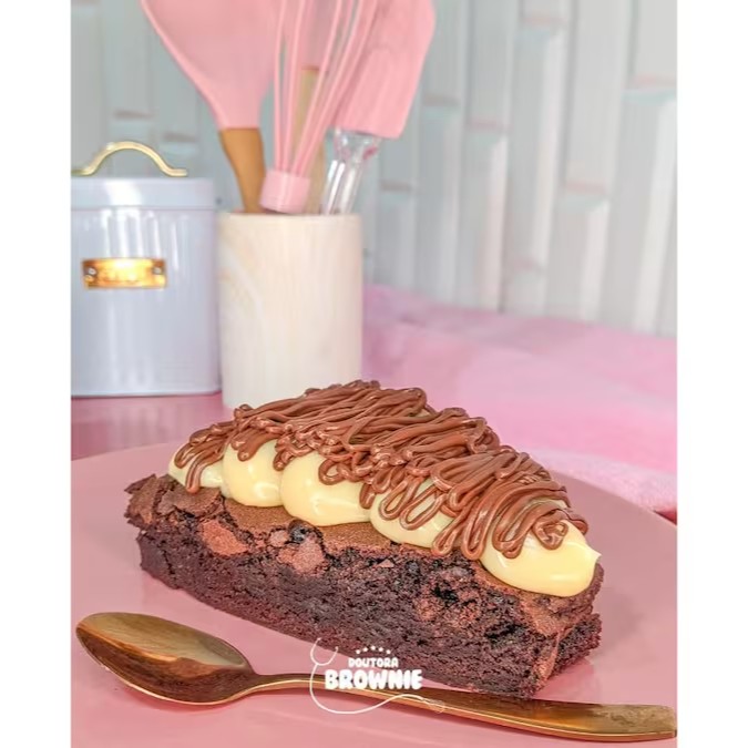 A combinação mais gostosa de todos os tempos de Ninho com Nutella no melhor brownie da vida em uma fatia!