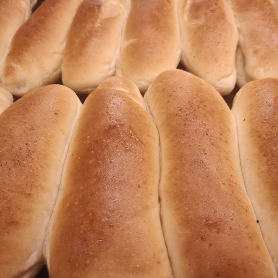6 unidades de pão de cachorro quente bem fofinho.