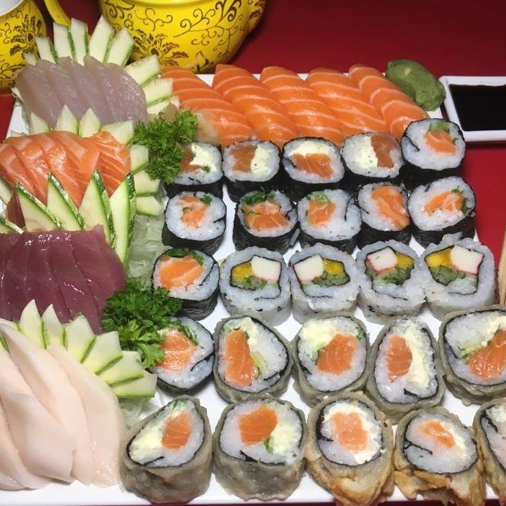10 Sashimi De Peixe Branco , 5 Sashimi De Atum , 5 Sashimi De Salmão , 5 Sushi De Salmão , 10 Hot Filadélfia ,4 California Roll , 8 Salmão Maki ,  4 Filadélfia Roll ,
