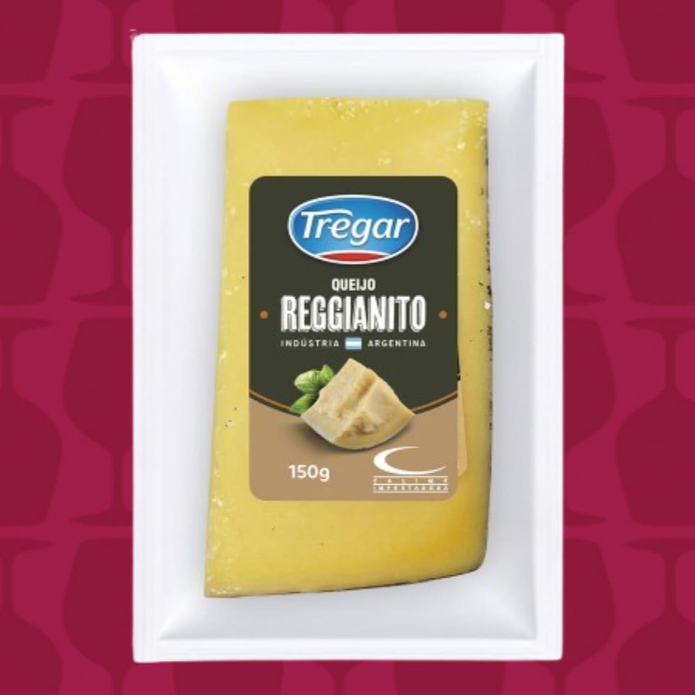 Elaborado com leite selecionado e envelhecido por 6 meses em diferentes condições de maturação. Possui consistência dura, textura compacta, quebradiça e granulosa. Seu sabor é marcante, sendo ligeiramente picante e salgado. Sua cor é branco-amarelada.