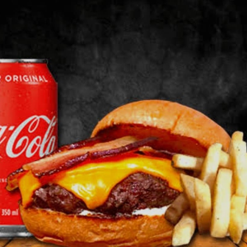 Hambúrguer feito com todo carinho composto por (Pao macio , carne suculenta ,queijo derretido, presunto e molho especial ) acompanhando batata p com  queijo cheddar derretido e guarana ou coca lata a sua escolha