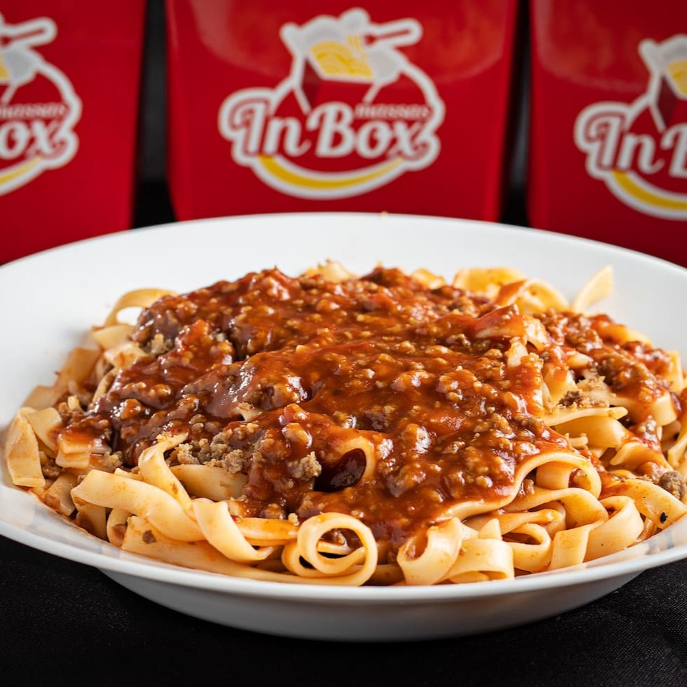 Massa Talharim Com O Tradicional Molho Bolonhesa.  >Serve 1 pessoa<