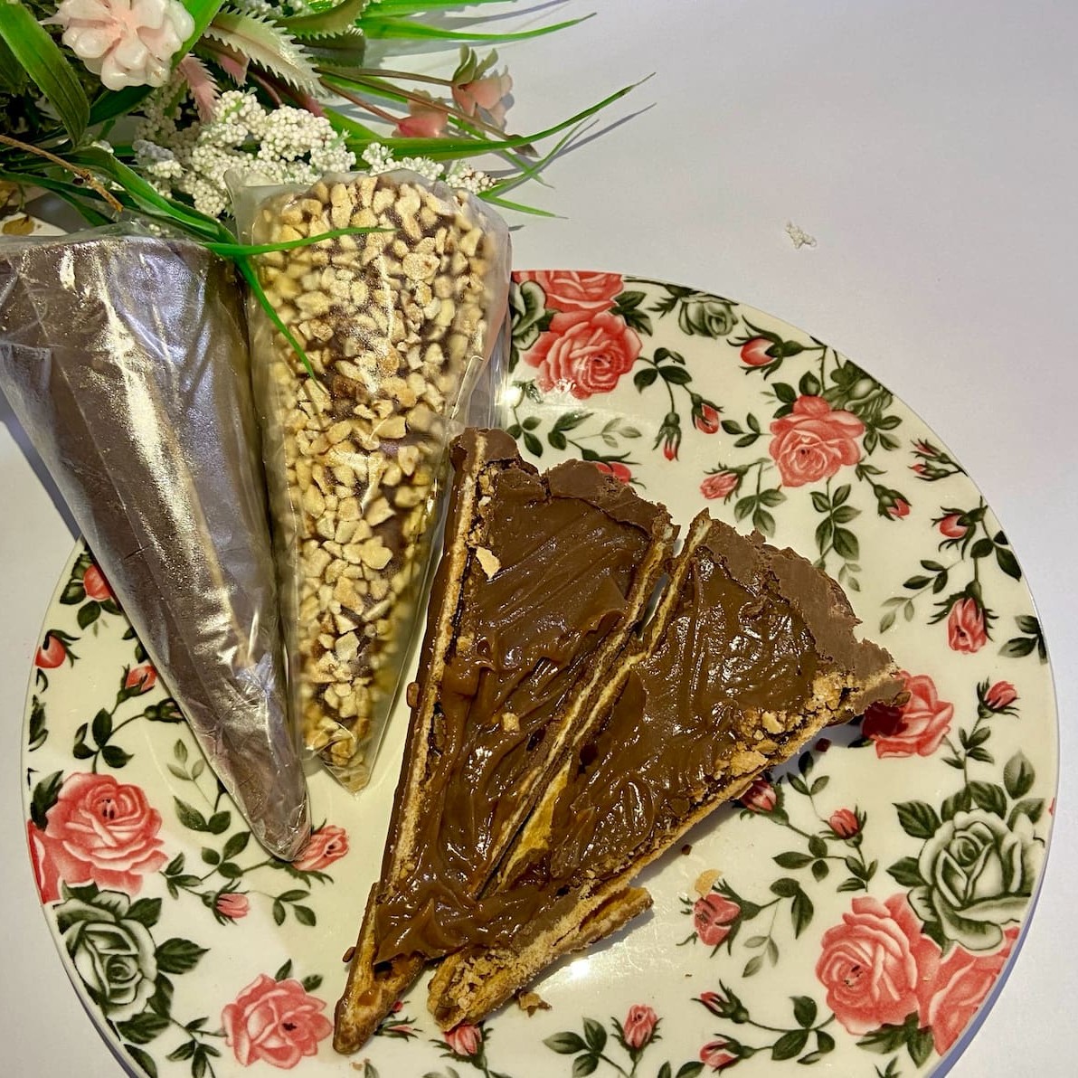 Casquinha de sorvete banhada com chocolate nobre e super recheada.