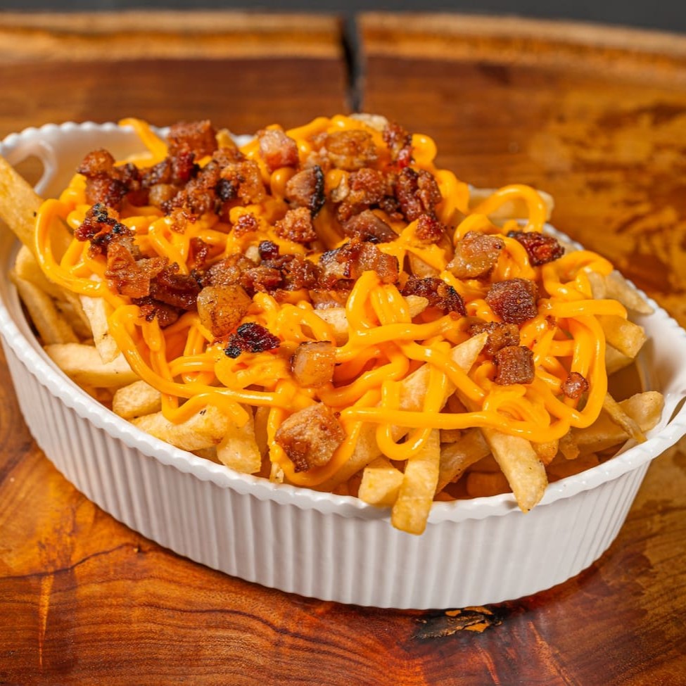 Batata Frita, Cheddar e Bacon. Escolha aqui o tamanho de sua porção.