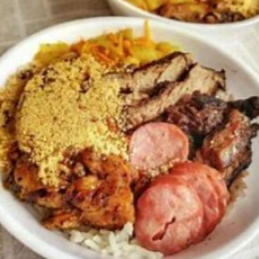 Acompanha arroz farofa vinagrete e um delicioso churrasco na chapa