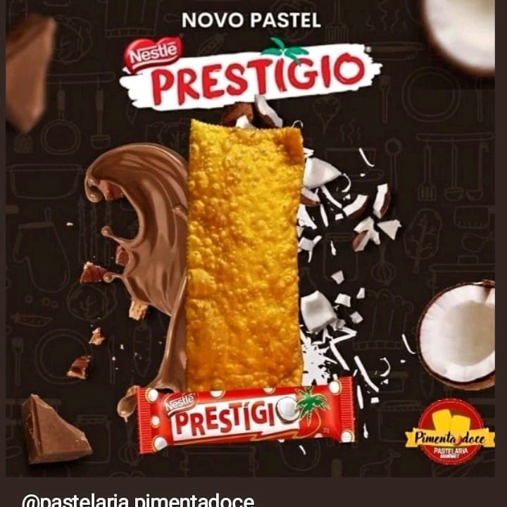 Pastel de aproximadamente 15cm com recheio de brigadeiro cremoso com coco.