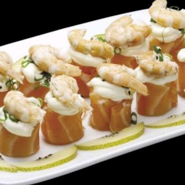 Enroladinho de salmão, creme cheese e camarão grelhado 5 unidades