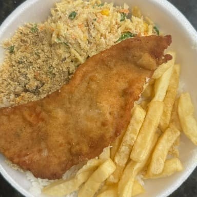 Frango a milanesa , arroz , feijão e batata frita #frango #milanesa #frangoamilanesa #comida #quentinha #marmita #caseira