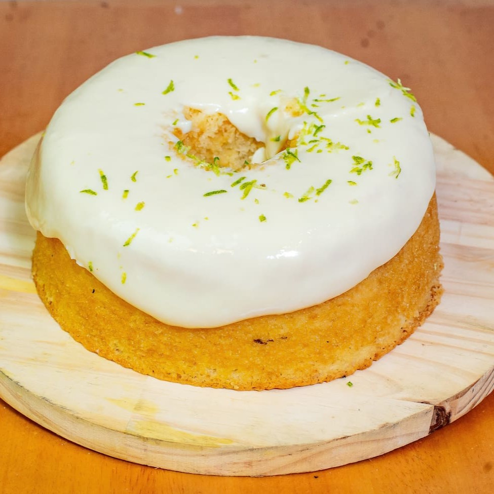 Escolha os sabores: brigadeiro, chocolate com cenoura, maracujá, limão, mineiro ou Oreo.