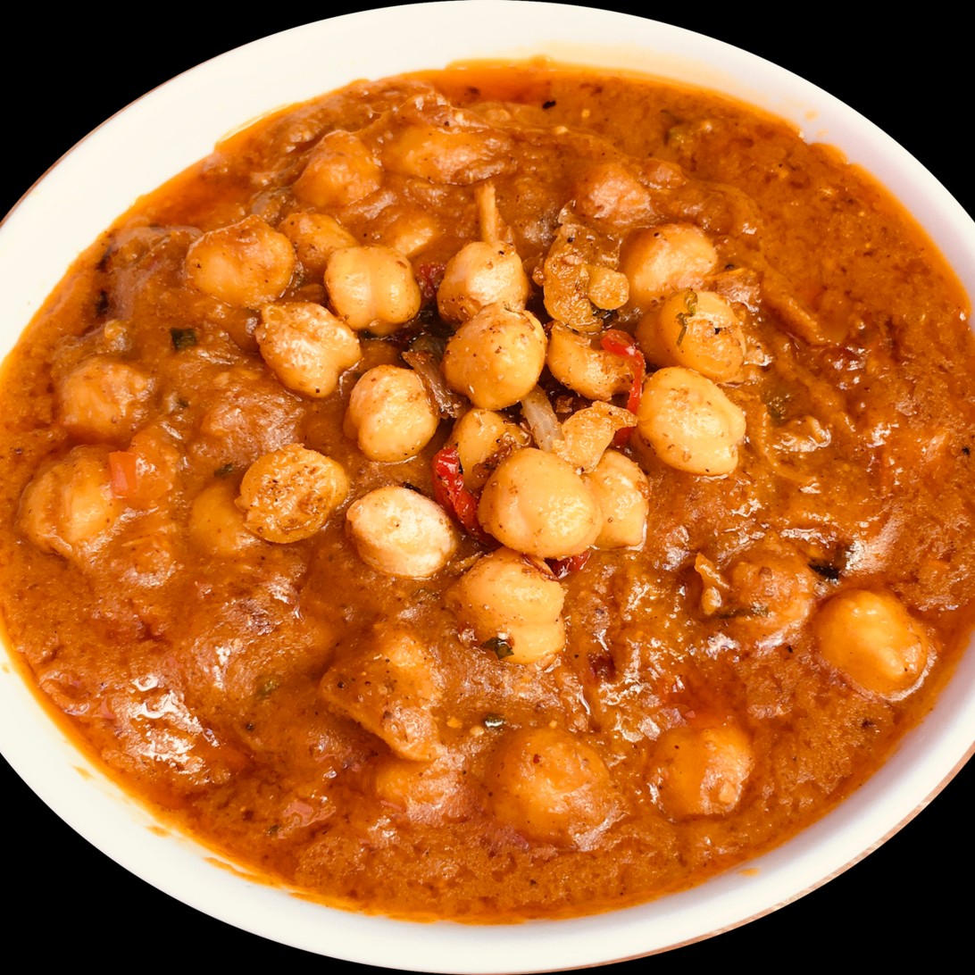 Talvez o prato mais popular na índia! feito com grão de bico cozido em um molho de tomate, cebola e especiarias.