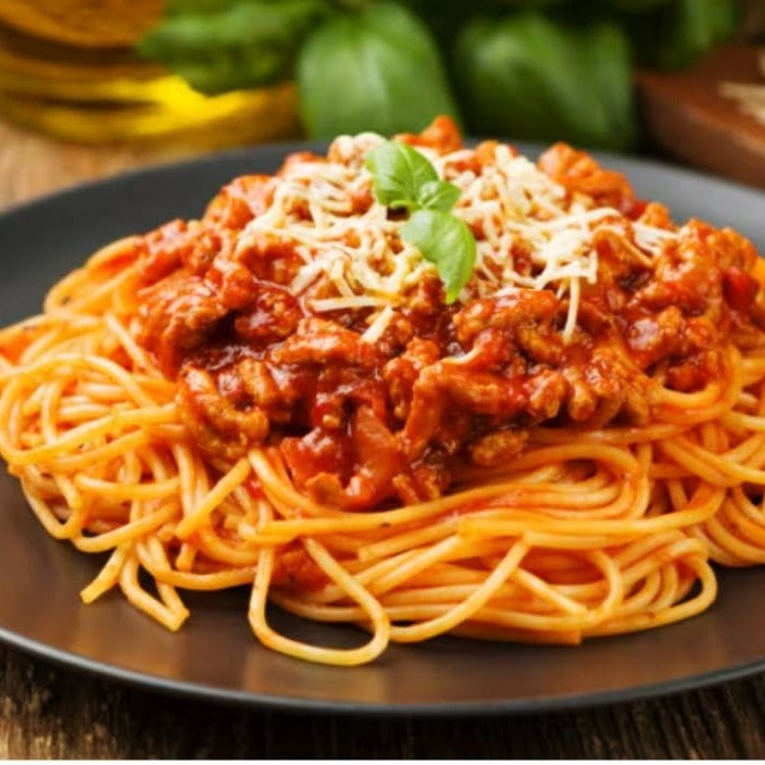 Cada prato de massa é preparado individualmente, pensando na experiência de cada pessoa. Espaguete de qualidade com molho de sua escolha.  Nosso espaguete especial é um dos campeões de vendas e agrada a todos. Ele é perfeito para qualquer ocasião.  Peça já e aproveite os descontos.  Imagem ilustrativa.