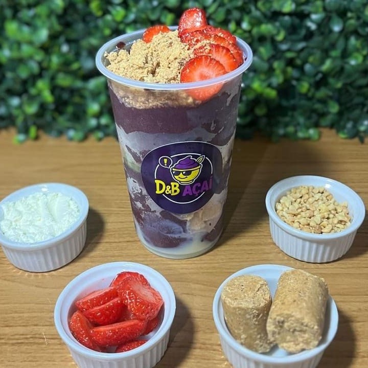 Saboreie um açaí de 500ml, perfeito para quem busca uma porção generosa, escolha até 4 acompanhamentos, garantindo um toque especial. **ATENÇÃO, ADICIONAL DE NINHO OU NUTELLA É PASSADO EM VOLTA DO COPO COMO TRUFADO, CASO QUEIRA EM CAMADA FAVOR COLOCAR NA OBSERVAÇÃO DO SEU PEDIDO**