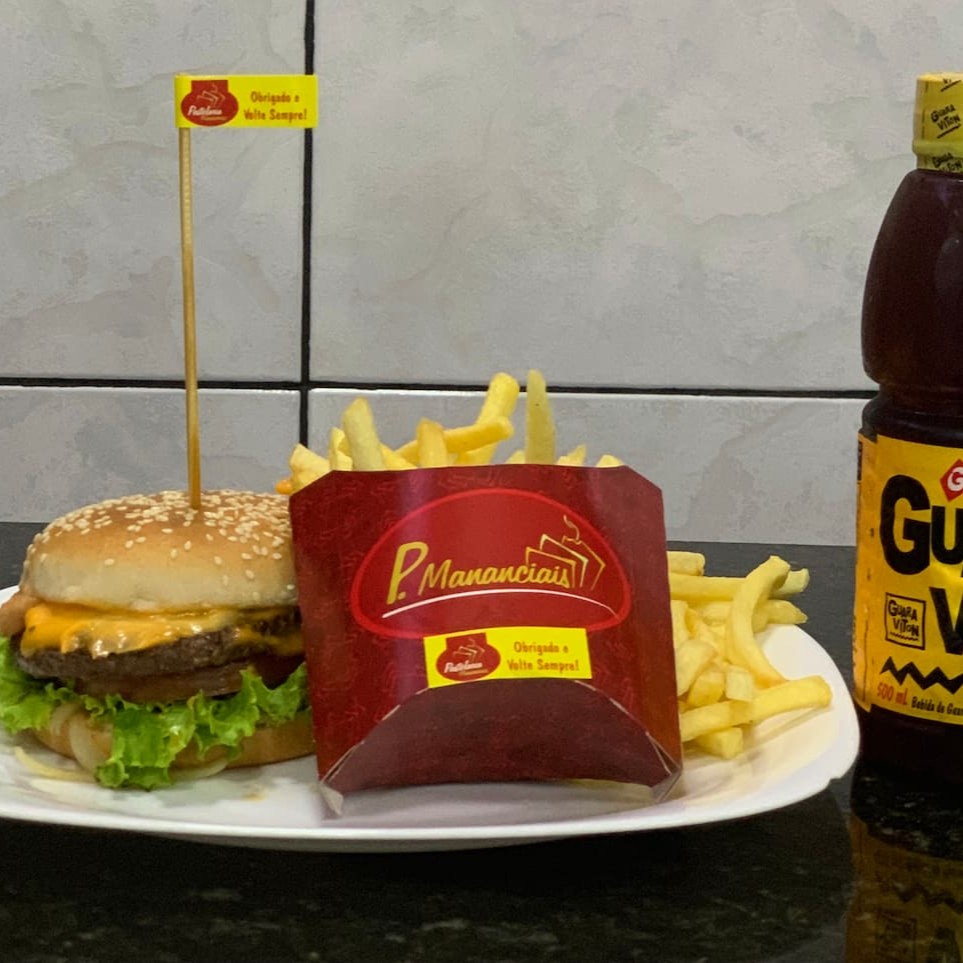 Pão com gergelim, 1 Hamburguer de picanha 120g, Bacon, Queijo, Alface, Picles, Cebola, Tomate e Molho Billy Jack + 1 Batata-frita pequena + 1 Guaraviton!