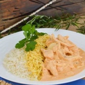 Arroz branco , strogonoff e batata palha  embalagem 500ml