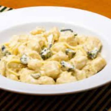 Uma combinação Perfeita numa base de molho branco com 50g de cada queijo, parmesão, gorgonzola, provolone e catupiri 400g, 500g e 800g