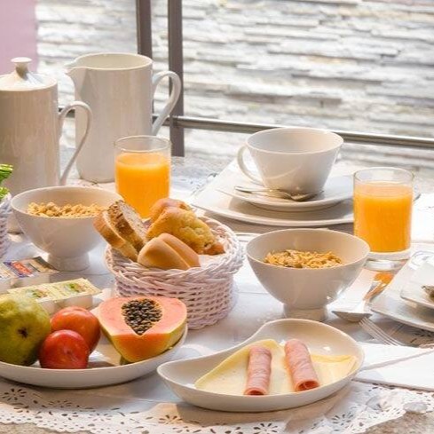 Combo1 : 10 Paês Franceses + 100g de queijo prato + 100g de Presunto + 1 Suco Laranja Natural 500ml Feito Na Hora