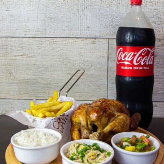 1 Delicioso Frango assado + 1 Farofa (100g) + Batatas Fritas + Molho a Campanha + Refrigerante 2l