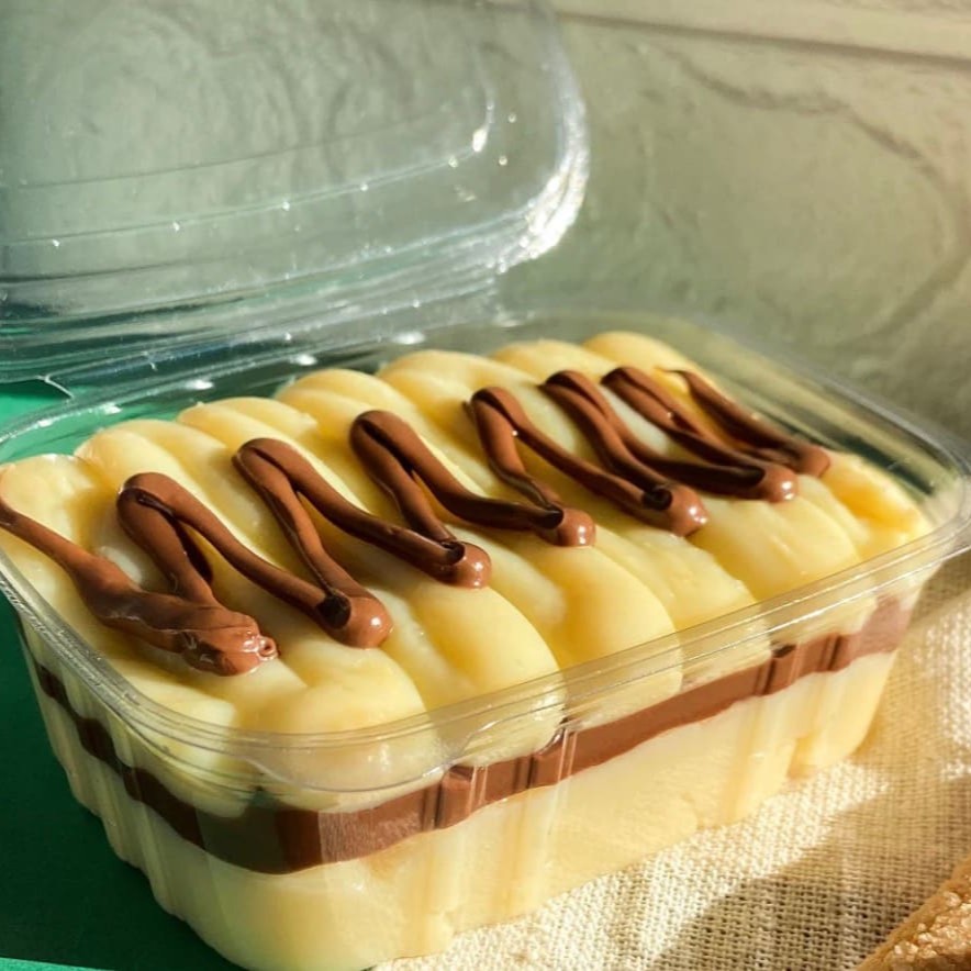 Camada de brigadeiro de Ninho, biscoito maisena, brigadeiro de Ninho, camada de Nutella pura, tudo isso num mix de sabores