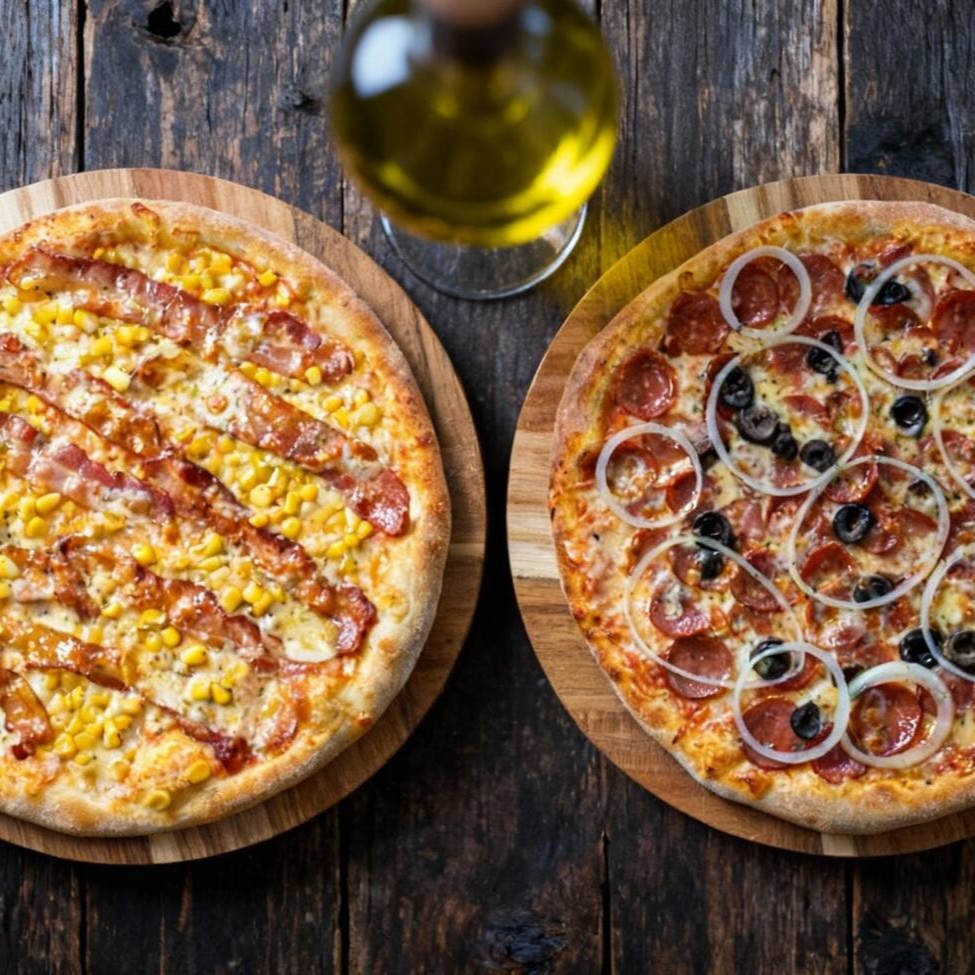 Nossa massa feita com farinha Italiana Le5stagione, bem assada no forno a 430º. Massa livre de ovos e lactose de longa fermentação, (à partir de 48hs) para melhor digestibiliade, levesa e sabor. Serve 4 pessoas