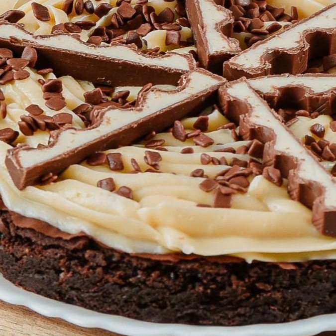 Deliciosa torta brownie com 18 cm de diâmetro e uma camada generosa de brigadeiro de Ninho com Kinder chocolate   ------------------------Tags------------------------ Entrega  rápida, grátis, 0,99, 0800, 4,99 , desconto, promoção, cupom, barato, oferta, melhor preço, frete grátis, preço baixo, combo , salgados , mini salgado, brownie, Coca-Cola, chocolate, nestle, massa de brownie, massa gourmet, bolo de pote, brownie de pote, brownie gourmet, brigadeiro, mm's, Kinder bueno, brownie do bbzão, torta