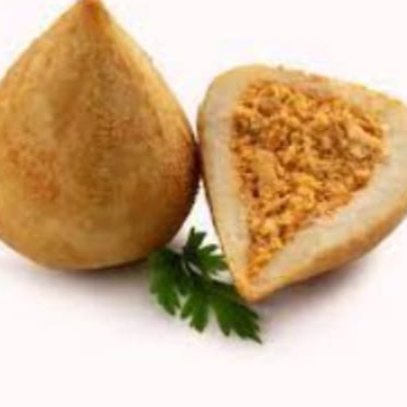 Coxinha de frango com um delicioso recheio de frango