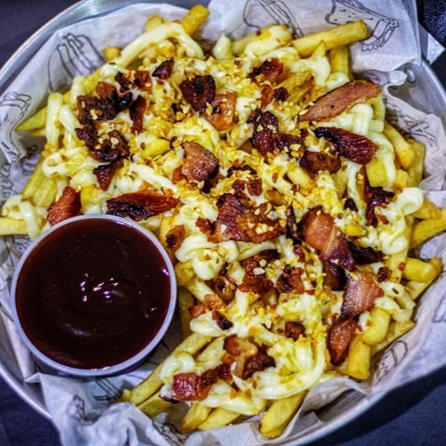 Fritas + Catupiry Original + Bacon + Alho torrado + molho