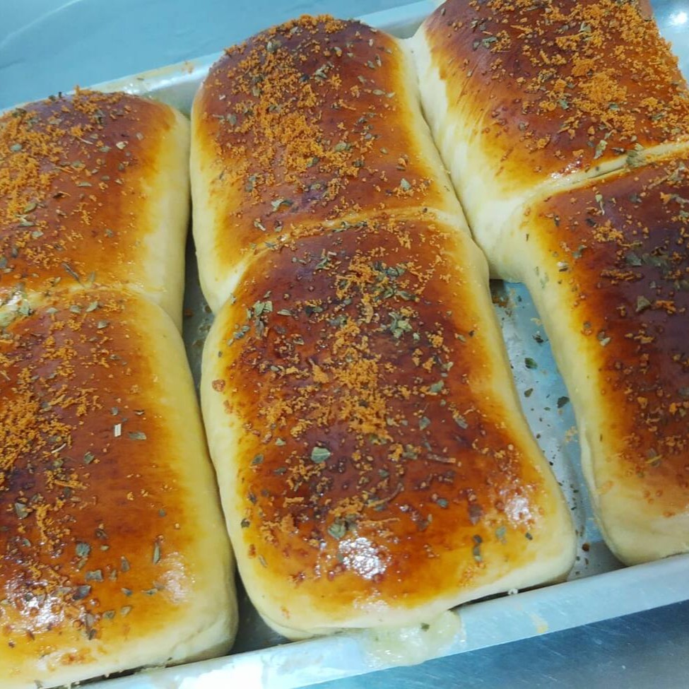 Massa de pão de batata com queijo, requeijão  e presunto