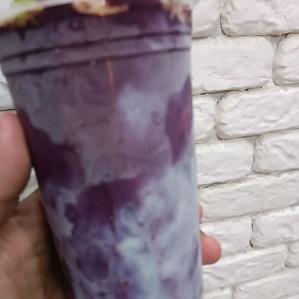 Delicioso creme de açaí batido com Guaraná natural e frutas