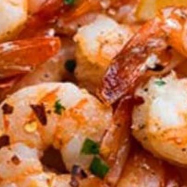 Camarão fresco enteiro, teryaki, cream cheese, arroz, cebolinha, gergelim, manga pepino, kani e massa de harumaki frita.