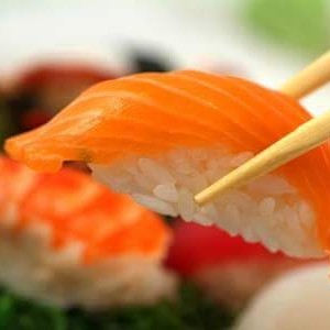 Sushi de salmão