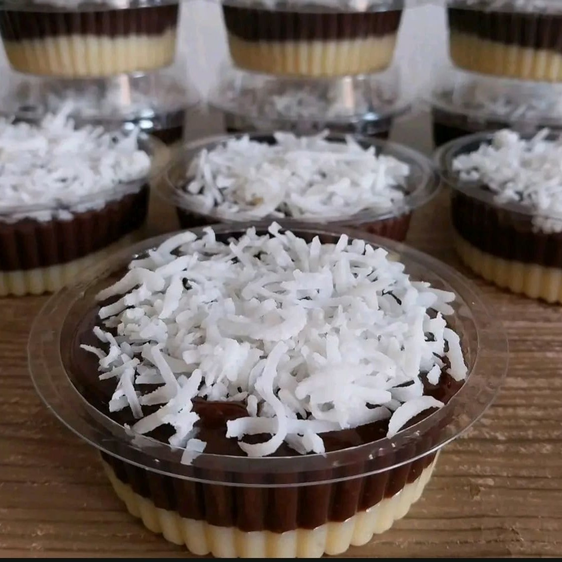 Brigadeiro de coco  brigadeiro preto e coco ralado