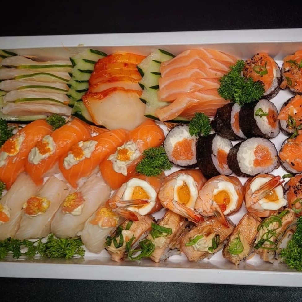 5 Sashimi peixe branco 5 Sashimi haddock 5 Sashimi salmão 4 Sushi de salmão premium 4 Sushi de peixe branco premium 5 Makimono philadelfia 5 Makimono super philadelfia 4 Especiais de camarão com geleia de pimenta 5 Uramaki com molho especial